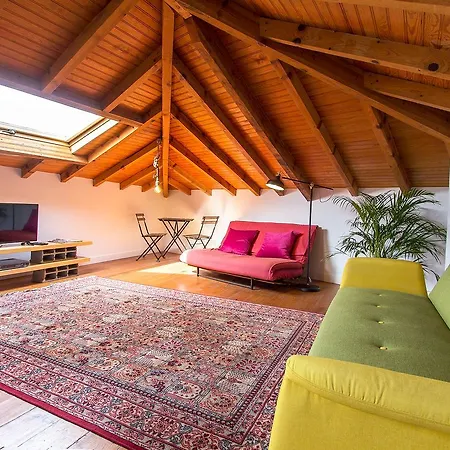 Combro Design By Homing Apartmán *