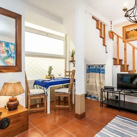 Combro Design By Homing Apartmán